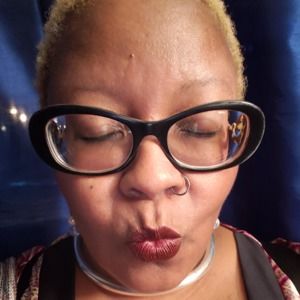 Meet your Posher, Mollena